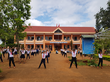 Chi bộ Trường Tiểu học Lê Đình Chinh, xã Cư A Mung học tập làm theo Bác