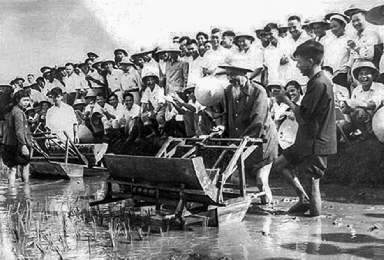 Phong cách Hồ Chí Minh về phát huy dân chủ, chăm lo đời sống nhân dân