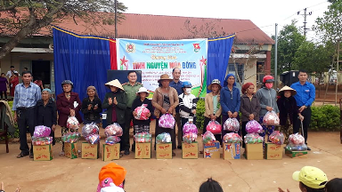 Trao tay những tấm lòng vàng đến những mảnh đời khó khăn