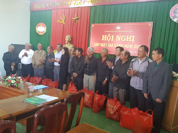 Huyện Ea H’Leo gặp mặt tặng quà già làng tiêu biểu nhân dịp tết canh tý 2020
