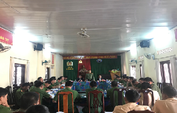Giám đốc Công an tỉnh Đắk Lắk đến làm việc tại Công an huyện Ea H’Leo