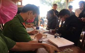 Thực hiện dân chủ trong công tác quản lý hành chính về trật tự xã hội