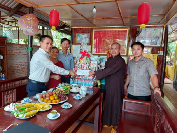Lãnh đạo  huyện Ea H’Leo thăm và tặng quà các Chùa nhân dịp đại lễ Phật Đản năm 2020 (Phật lịch 2564)