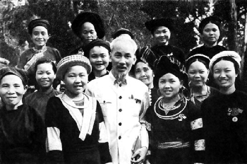 Kỷ niệm 130 năm Ngày sinh Chủ Tịch Hồ Chí Minh Học tập và làm theo tư tưởng, đạo đức và phong cách của Người