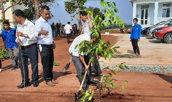 Huyện Ea H’Leo tổ chức Lễ phát động “ Tết trồng cây đời đời nhớ ơn Bác Hồ”  năm 2020
