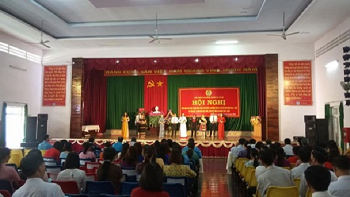 Hội nghị điển hình tiên tiến trong công nhân, viên chức, lao động.