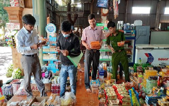 Đoàn liên ngành huyện Ea H’Leo kiểm tra an toàn thực phẩm trên địa bàn huyện