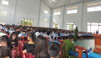 Ngày Hội tuyên truyền pháp luật năm 2020 tại Trường THPT Phan Chu Trinh