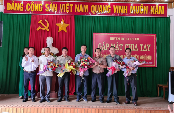 Gặp mặt, chia tay các đồng chí nghỉ hưu theo chế độ.