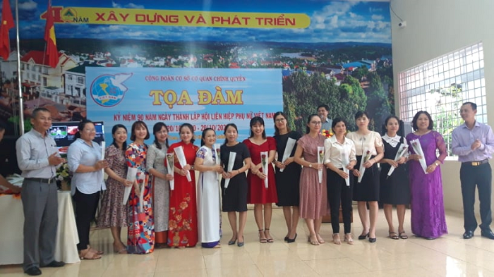 Công đoàn cơ sở cơ quan chính quyền huyện Ea H’Leo tổ chức tọa đàm ngày Phụ nữ Việt Nam 20/10