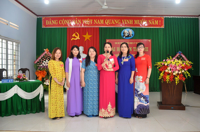 Cô Nguyễn Thị Minh một tấm gương yêu nghề, dạy giỏi.