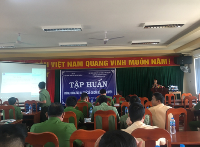 Tập huấn phòng, chống tác hại thuốc là cho cán bộ chiến sỹ Công an huyện Ea H’leo