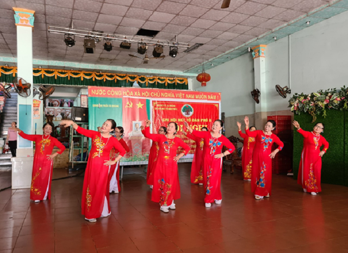 Hội Người cao tuổi thị trấn Ea Drăng học tập và làm theo gương Bác