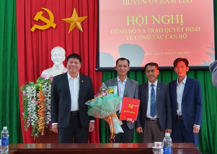 Công bố Quyết định chỉ định tham gia ban chấp hànhĐảng ủy xã Ea Hiao, nhiệm kỳ 2020-2025