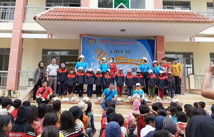 Chương trình “Chia sẻ yêu thương” tại Trường TH –THCS Nơ Trang Gưh