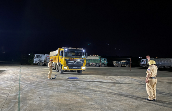 Công an huyện Ea H’leo phát hiện, xử lý 16 xe tải chở cát quá trọng tải từ 30% đến hơn 150%