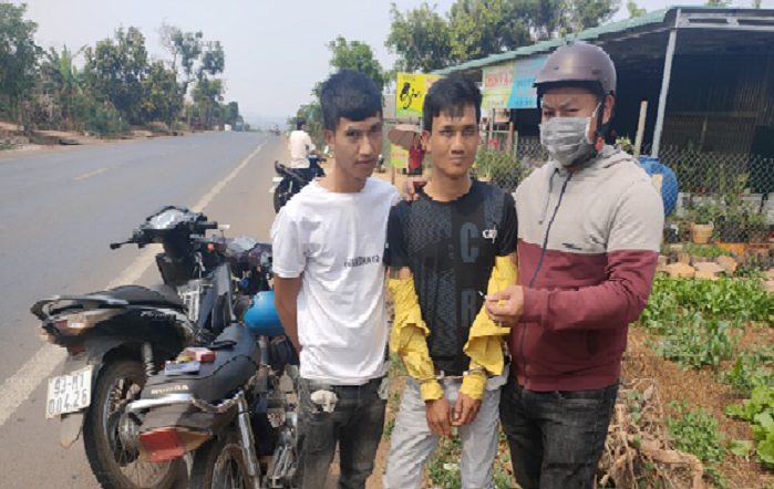 Công an xã Ea H'leo, huyện Ea H'leo bắt giữ 5 đối tượng mua bán, tàng trữ trái phép chất ma túy