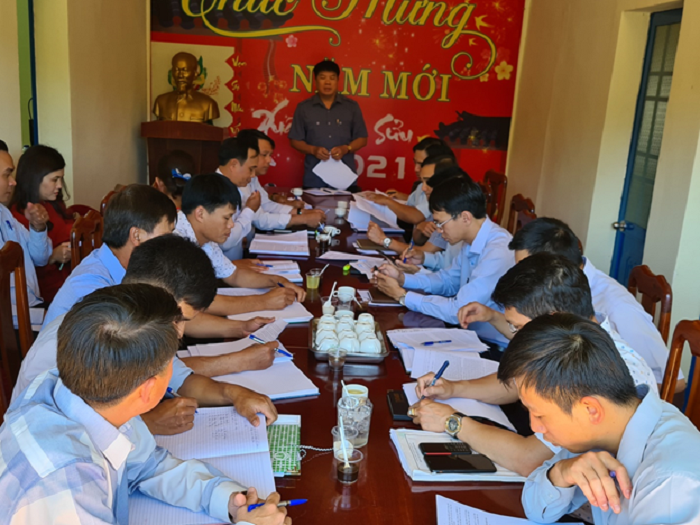 Đoàn công tác của UBND huyện Ea H’leo làm việc tại xã Dliê Yang.