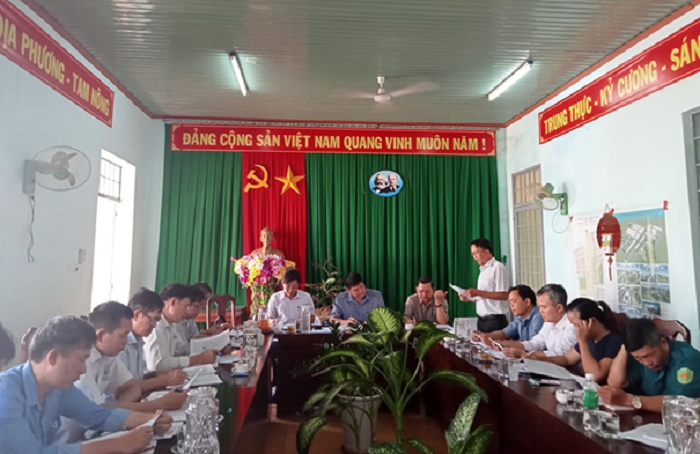 Đoàn công tác của UBND huyện làm việc tại xã Ea Ral