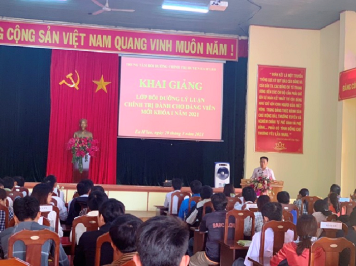 Khai giảng lớp Bồi dưỡng lý luận chính trị dành cho Đảng viên mới khóa I năm 2021