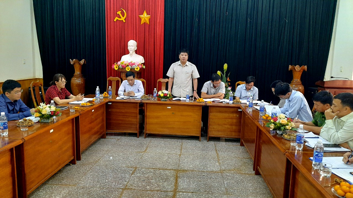 Lãnh đạo UBND huyện làm việc với Công ty TNHH MTV cao su Ea H’leo
