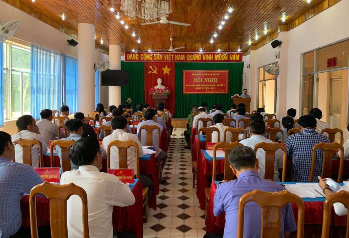 Hội nghị ban chấp hành Đảng bộ huyện lần thứ 04 (mở rộng)