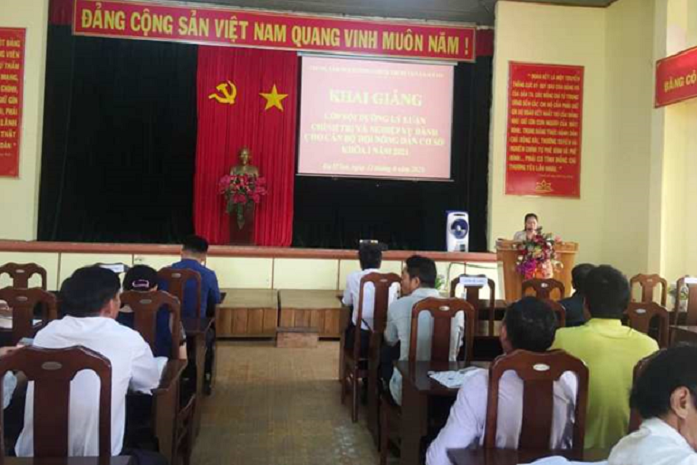 Khai giảng lớp Bồi dưỡng lý luận chính trị và nghiệp vụ dành cho Cán bộ Hội Nông dân cơ sở khóa I năm 2021