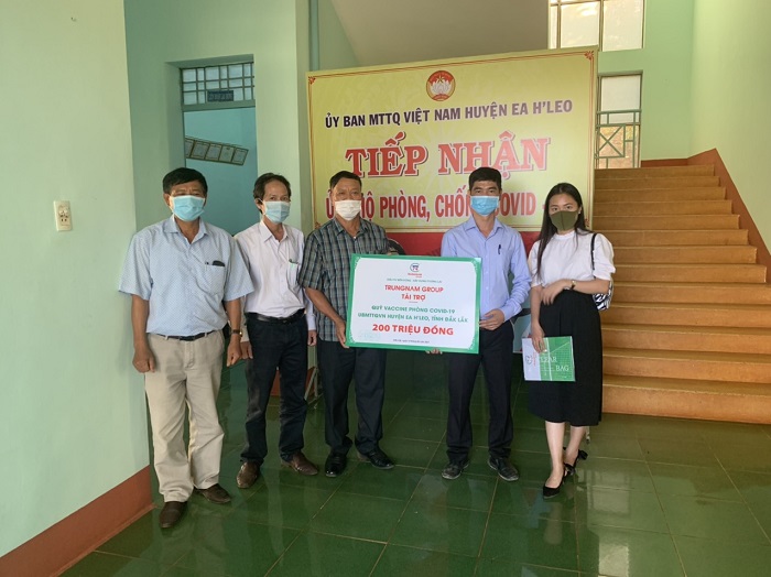 Tiếp nhận tiền ủng hộ quỹ phòng, chống dịch Covid-19