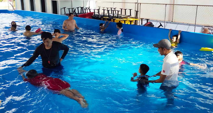 Lớp học bơi Nhà Văn hóa huyện Ea H’leo bước đầu đi vào hoạt động