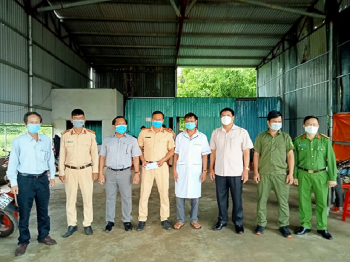Lãnh đạo huyện đến thăm và động viên lực lượng làm nhiệm vụ tại các Chốt kiểm soát, phòng chống dịch Covid – 19 trên địa bàn huyện