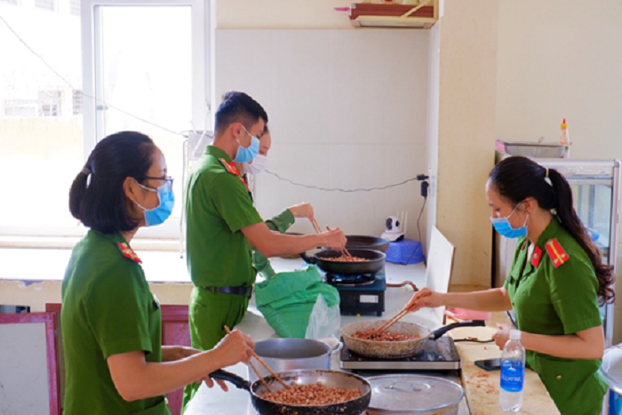 Công an huyện Ea H’leo chung tay hỗ trợ người dân thành phố Hồ Chí Minh vượt qua đại dịch Covid-19
