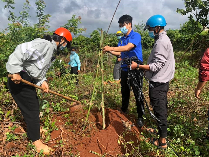 Huyện đoàn Ea H’leo ra quân Ngày chủ nhật xanh