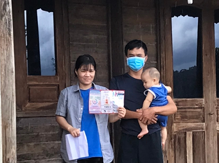 34.700 tờ rơi được cấp phát cho các hộ dân tại 12 xã, thị trấn trên địa bàn huyện