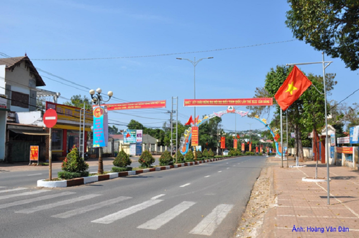 Nét đẹp treo cờ Tổ quốc ở thị trấn Ea Drăng nhân dịp quốc khánh 02/9