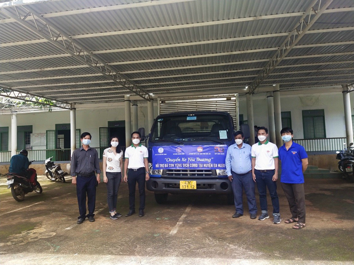 “Chuyến xe yêu thương” hỗ trợ rau củ quả cho các hộ gia đình ở các thôn, buôn bị phong tỏa