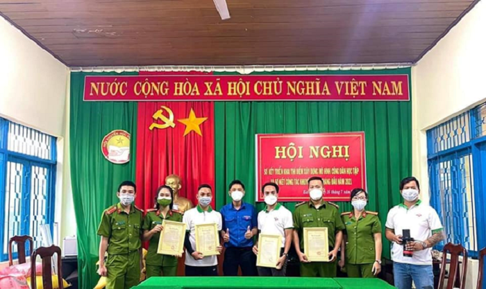 Người dân tại 3 khu phong tỏa của xã Dliê Yang nhận được sự hỗ trợ của các doanh nghiệp