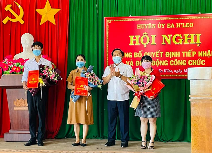 Hội nghị công bố Quyết định tiếp nhận và điều động công chức