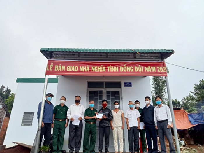 Lễ bàn giao nhà nghĩa tình đồng đội cho hội viên có hoàn cảnh khó khăn trên địa bàn xã Ea Nam