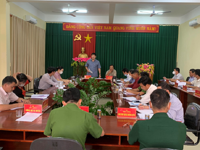 Đoàn công tác số 3 của Huyện ủy làm việc với Đảng ủy thị trấn Ea Drăng.