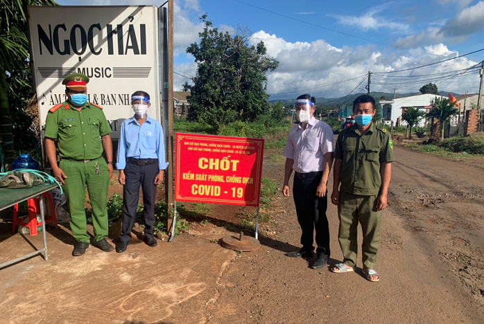 Xã Ea Sol thiết lập vùng cách ly y tế tại cụm dân cư để phòng, chống dịch COVID-19