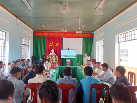 Dự án canh tác cà phê thích ứng với biến đổi khí hậu ở Việt Nam (SNV) thăm quan học tập mô hình liên kết sản xuất tại xã Ea Hiao, huyện Ea H'leo.