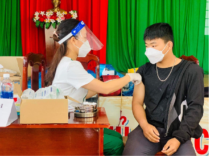 Xã Ea Khăl triển khai tiêm vắc xin phòng Covid-19 mũi 1,2 cho trẻ 12 – 17 tuổi