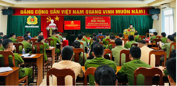 Công an huyện tổ chức Hội nghị Sơ kết công tác Công an 6 tháng đầu năm 2022 và quán triệt Nghị quyết số 12-NQ/TW của Bộ Chính trị