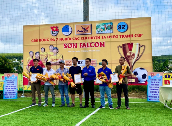 Khai mạc giải bóng đá 7 người các CLB huyện Ea H’Leo  tranh Cúp Sơn Falcon năm 2022