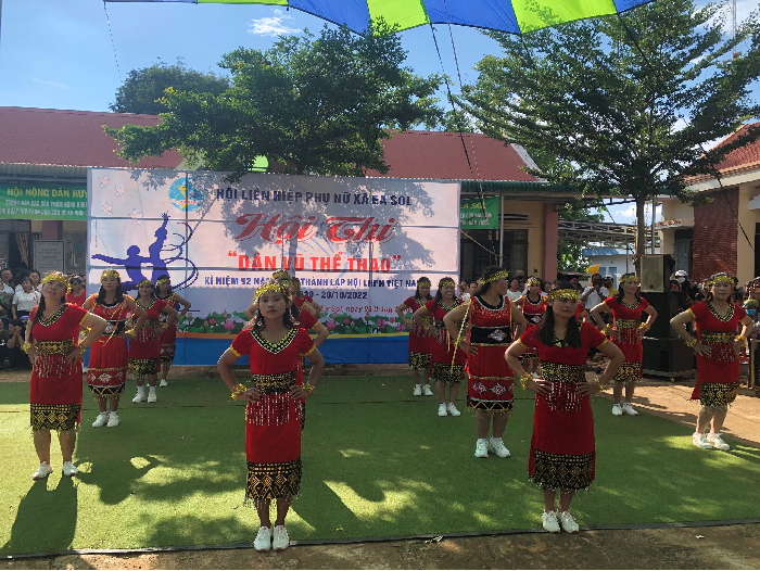 Hội Liên hiệp Phụ nữ xã Ea Sol tổ chức Hội thi Dân vũ thể thao năm 2022