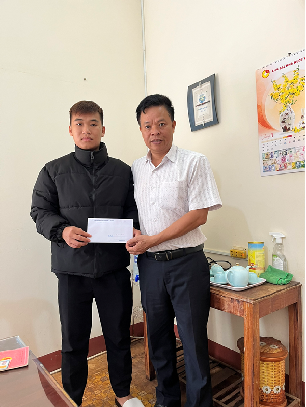 Thăm hỏi, hỗ trợ gia đình các nạn nhân bị tai nạn giao thông 