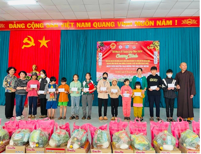 Ea Khăl tổ chức chương trình “Tết nhân ái - Xuân Giáp Thìn năm 2024”