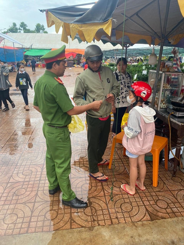 Công An thị trấn Ea Drăng tăng cường công tác tuyên truyền cảnh giác thủ đoạn lừa đảo trên không gian mạng
