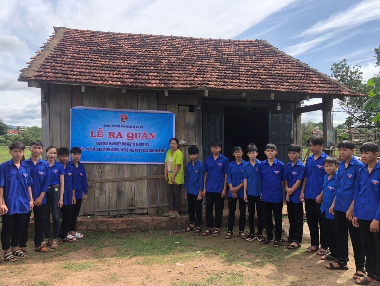 Đoàn thanh niên các xã, thị trấn ra quân chiến dịch thanh niên tình nguyện hè năm 2024
