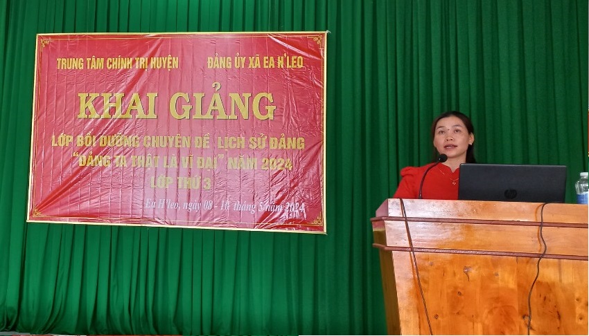 Khai giảng lớp bồi dưỡng chuyên đề “Đảng ta thật là vĩ đại” tại xã Ea H’Leo